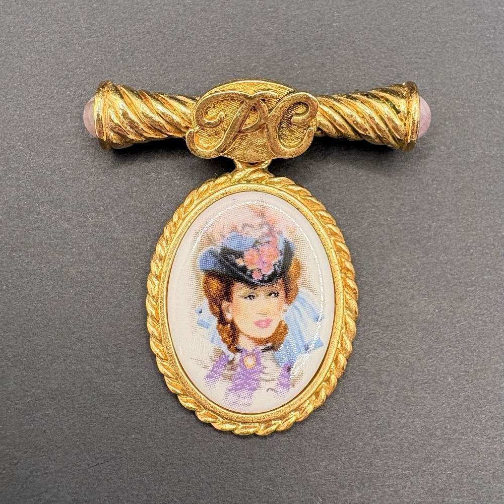 Vintage Avon President's Club Brooch Mrs.‎ Albee Cameo Portrait 90s Dangle